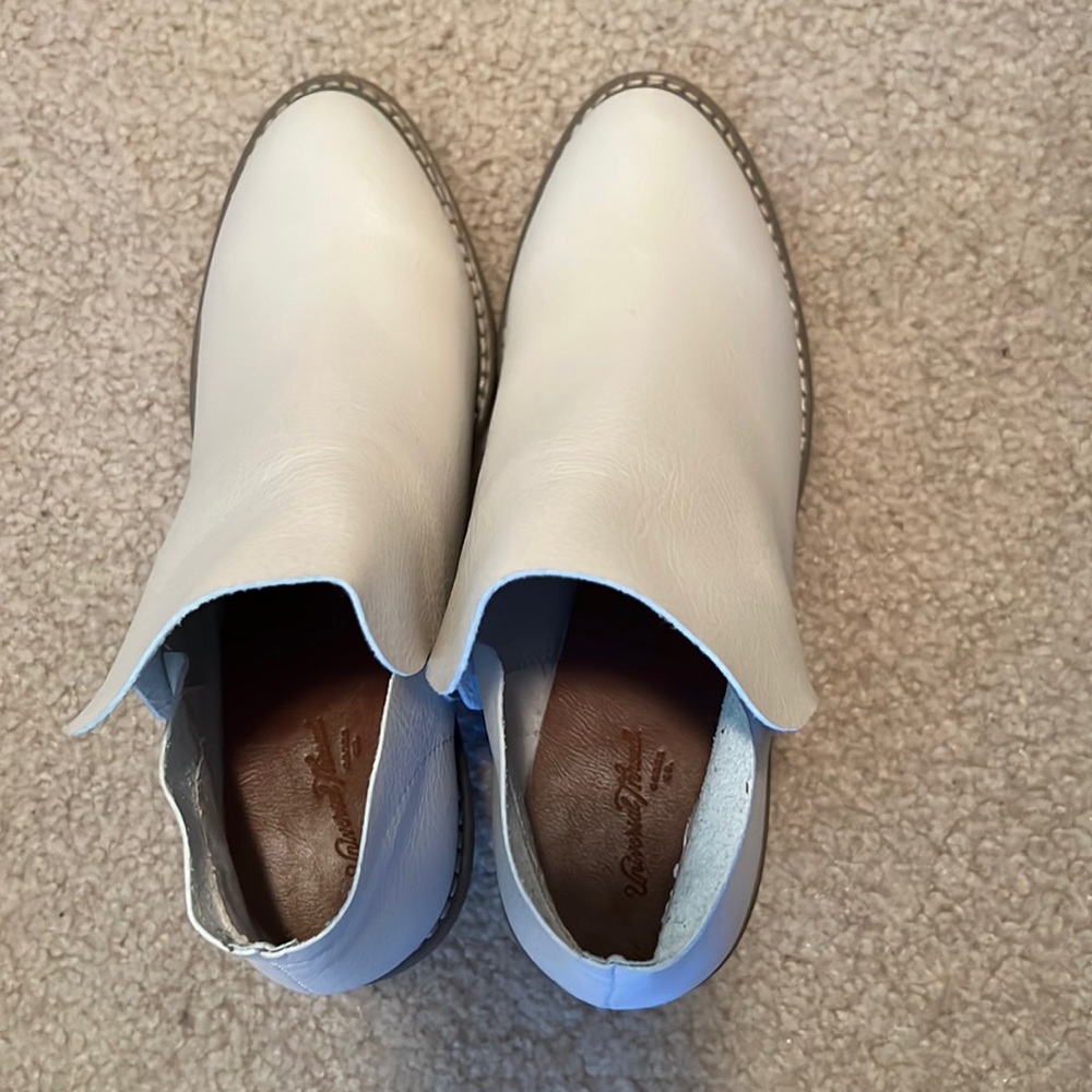 UNIVERSAL THREAD ankle booties w/ 1 inch chunky heel